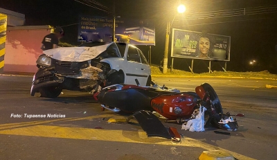 Motociclista fica gravemente ferido após batida com carro