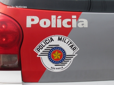 Homem acorda e encontra bandidos dentro de casa