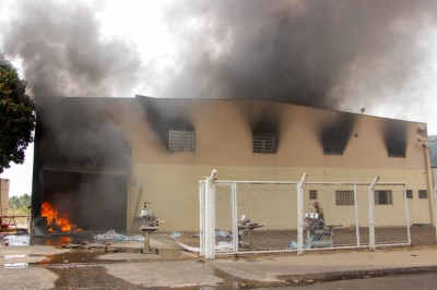 Incêndio atinge barracão de tecelagem em Ibitinga