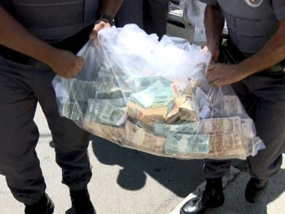 Polícia apreende R$ 1,5 milhão na casa de prefeito
