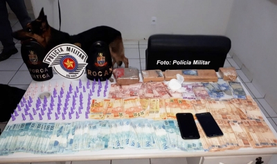 Dupla é presa pela PM com grande quantidade de drogas e dinheiro em borracharia