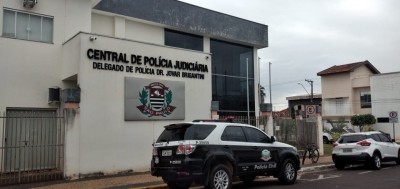 Mulher sobrevive após ser esfaqueada pelo marido. Agressor foi preso