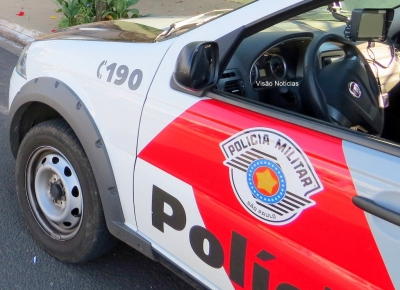 Adolescentes são detidos com arma de brinquedo