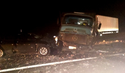 Acidente entre três veículos em rodovia mata uma pessoa e deixa outra ferida