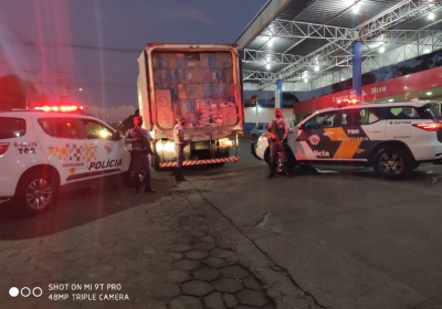 Polícia apreende caminhão com 300 mil maços de cigarros contrabandeados