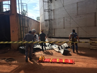 Homem é resgatado após ficar prensado em silo a mais de 30 metros de altura