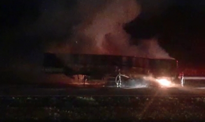 Caminhão carregado de pisos pega fogo na Marechal Rondon