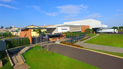 Empresa de alimentos de Marília homenageia profissionais da saúde e diretoria da Santa Casa