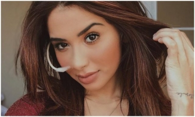 Modelo Nara Almeida morre aos 24 anos após luta contra câncer