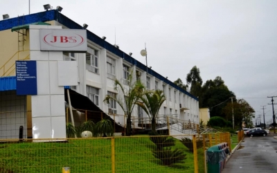 Justiça Federal bloqueia R$ 1 bilhão em ativos da JBS
