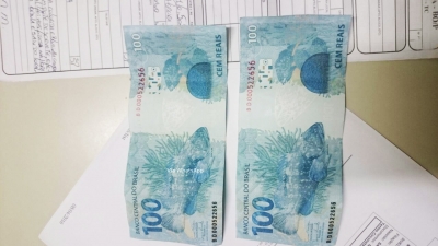 Mulher é presa com notas falsas na zona sul