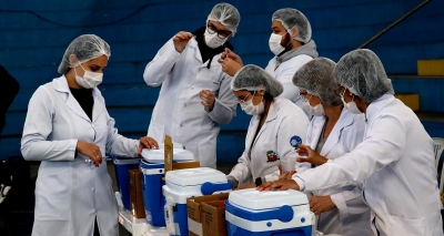 Profissionais da saúde de Marília tomam 2ª dose de vacina nesta segunda-feira
