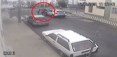 Homem é preso pela PM após empinar moto ao lado de viatura 