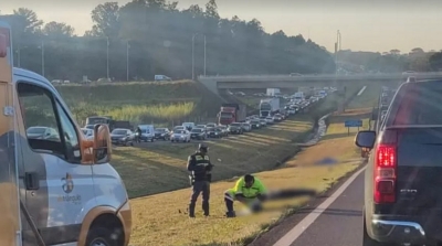 Motociclista morre após ser atropelado por diversos veículos em rodovia