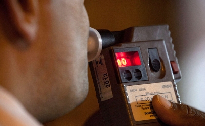 Homens são presos dirigindo embriagados em Marília. Um deles causou acidente