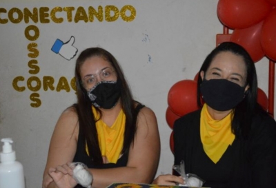 Escola desenvolve drive-thru para homenagear as Mães e integrar as famílias