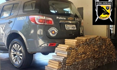 BAEP apreende mais de 400 tijolos de maconha em caminhão, na região