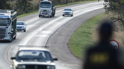 Confira dicas de como realizar ultrapassagens com segurança nas rodovias