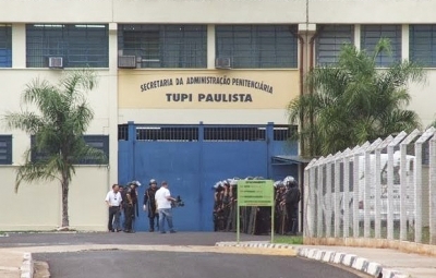 Dois presos são mortos em penitenciária na região