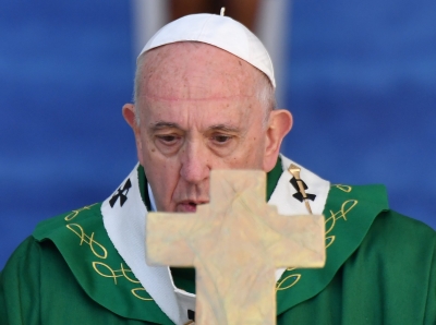 Vaticano proíbe bênção a uniões homossexuais e diz que união é pecado