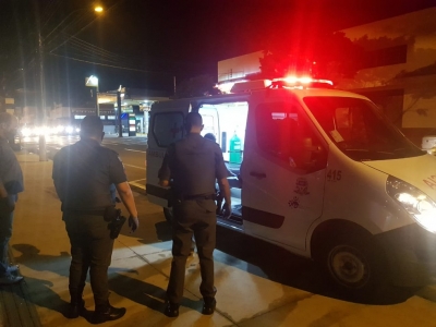 Após denúncia, homem com Covid-19 que estava em bar é multado e preso