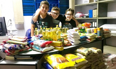 No aniversário de 11 anos, três garotos arrecadaram alimentos para a Gota de Leite