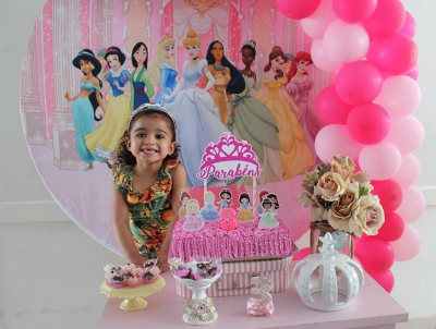 Internada há mais de 5 meses na UTQ da Santa Casa de Marília, Ana Laura comemora 3 aninhos