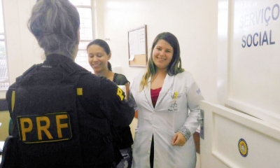 Pela vida: PRF transporta córneas até Marília