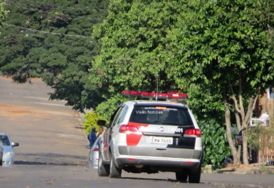 Casal é assaltado em plena luz do dia