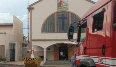 Operário fica ferido ao cair de telhado de uma igreja em Marília