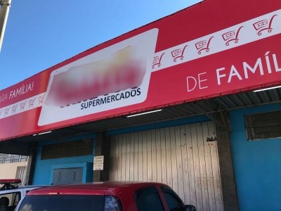 Dono de supermercado é preso suspeito de tentar furtar caixa eletrônico do próprio comércio 