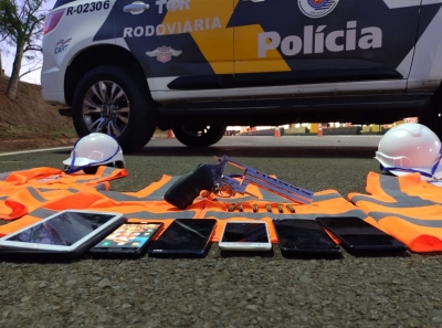 Polícia prende casal com arma em rodovia e descobre vítimas em cativeiro