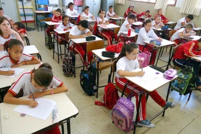 Aulas nas escolas municipais voltam em fevereiro