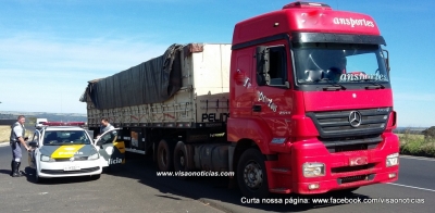 Carreta com cigarros contrabandeados é apreendida em Marília