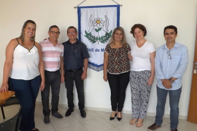 Prefeito de Oscar Bressane visita APAE de Marília e estuda parceria