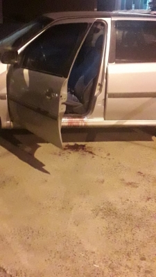 Homem persegue, agride e golpeia mulher com canivete na região