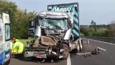 Carreta de dupla sertaneja sofre acidente próximo a Marília
