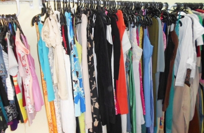 Veja como comprar roupas em brechós