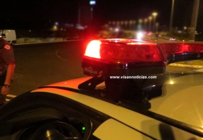 Bando assalta mercado e agride proprietário