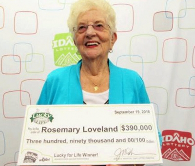 Mulher ganha US$ 390 mil na loteria após jogar mesmos números 27 anos 