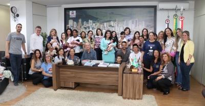 Emoção marca o encontro entre famílias  doadoras e receptoras de leite humano
