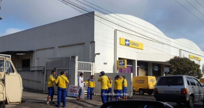 Trabalhadores dos Correios entram em greve