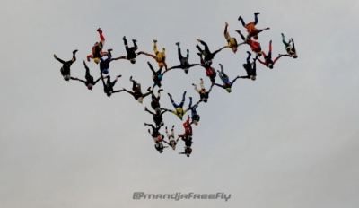 Paraquedistas de Boituva quebram recorde brasileiro e sul-americano de salto de cabeça para baixo