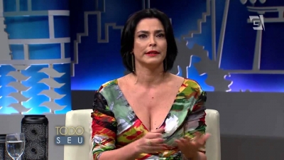 Ex-apresentadora anuncia pré-candidatura à presidência 