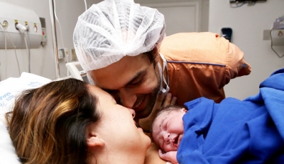 Lei garante que pai acompanhe gestante durante o parto