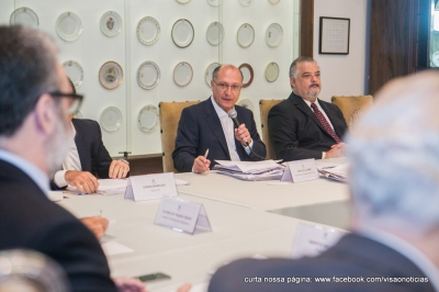 Alckmin anuncia cortes de despesas em todo Estado