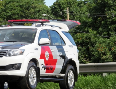 Assaltante armado com faca agride e rouba idoso