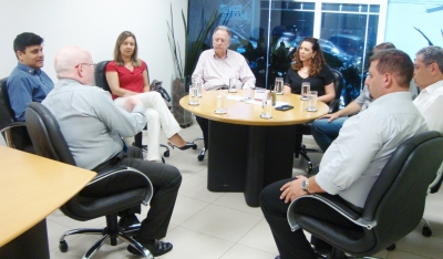 Dirigentes da Associação Comercial de Bauru conhecem instalações da ACIM