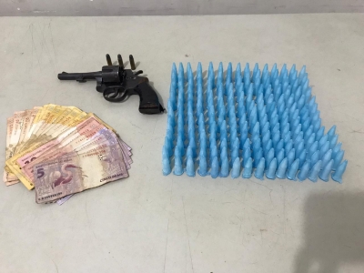 BAEP prende homem com cocaína e revólver na zona sul