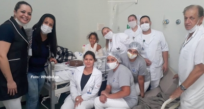  Menina sofre acidente é internada e ganha festa de aniversário no hospital